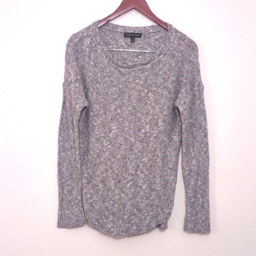SLIGHTLY USED BANANA REPUBLIC PETITE SMALL COLOR GRAY LONG SLEEVE PULL OVER